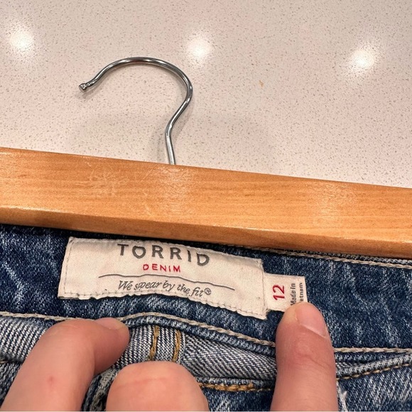 Torrid Women’s High Rise Straight Distresses Jeans sz 12 - Picture 6 of 10